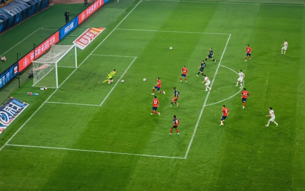 非洲强队对抗欧美强队：高位压迫与低位防守的战术对照